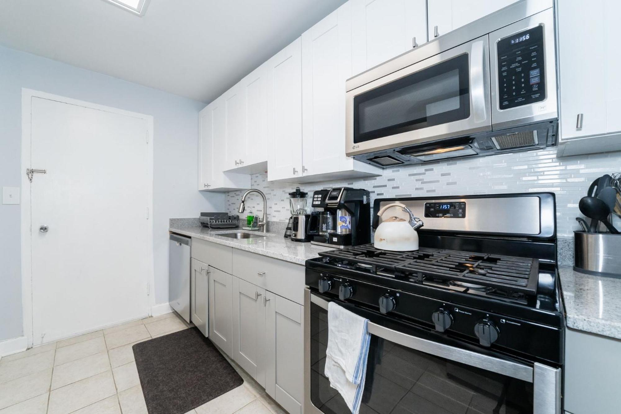 21Floor-Renovated 2Br,1Bath King And Queen Bed And Parking Atlanta Bagian luar foto