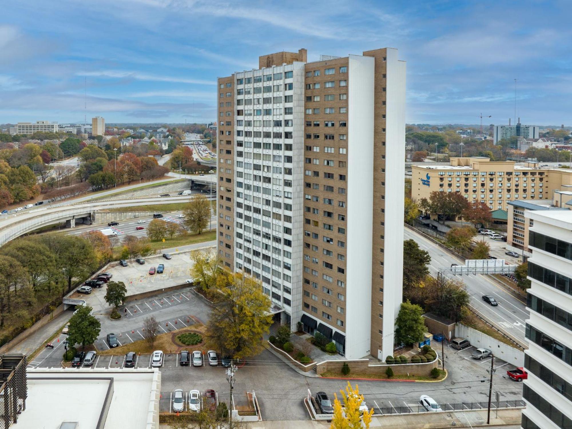 21Floor-Renovated 2Br,1Bath King And Queen Bed And Parking Atlanta Bagian luar foto
