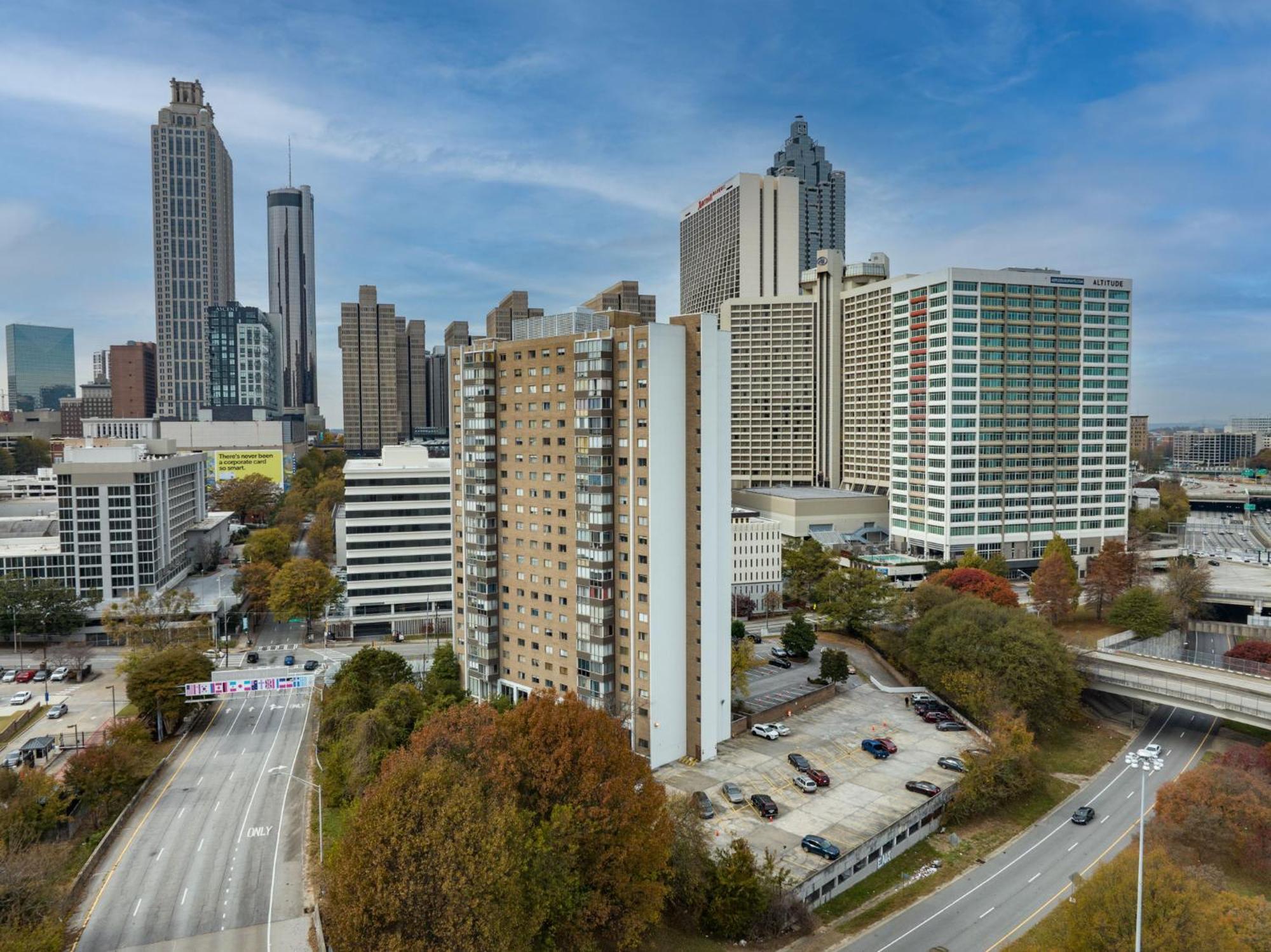 21Floor-Renovated 2Br,1Bath King And Queen Bed And Parking Atlanta Bagian luar foto